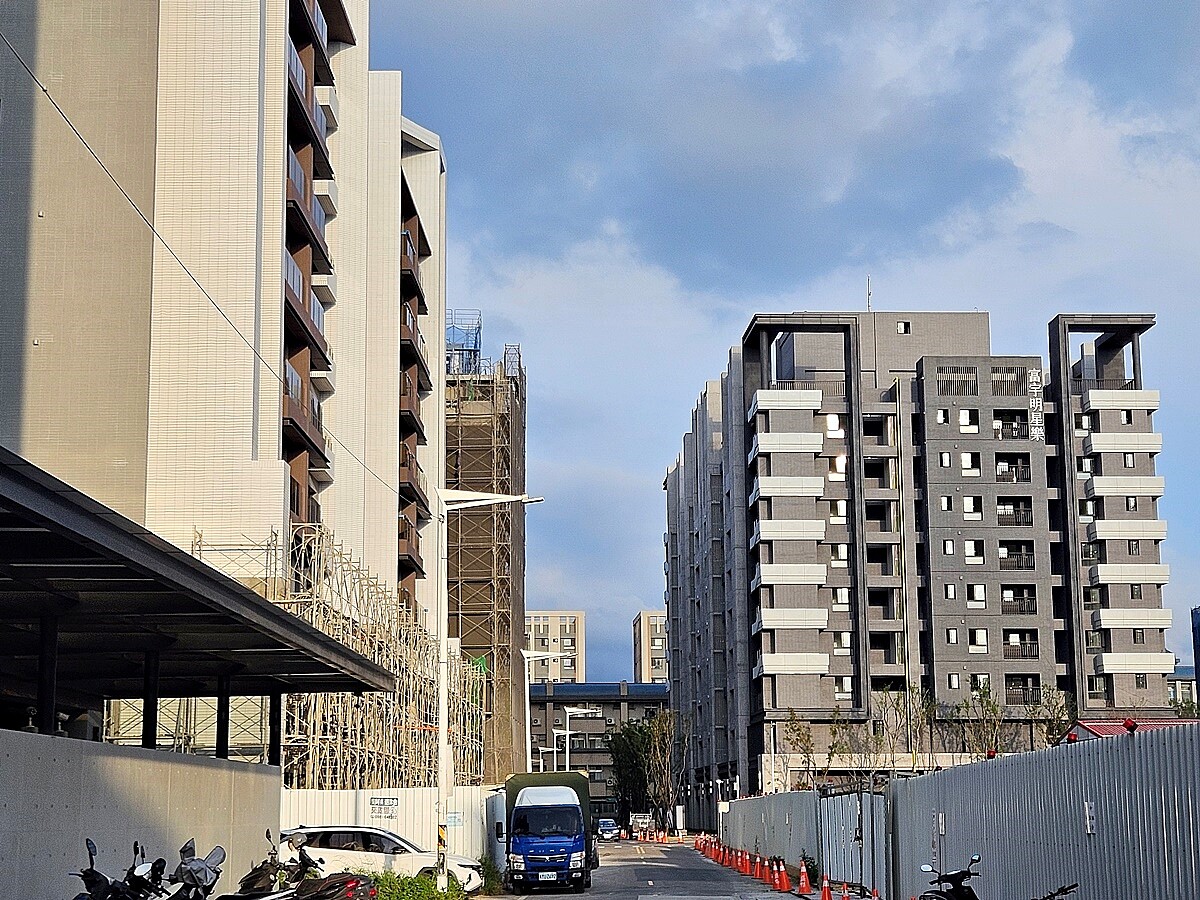 新竹房價大漲，建商只能「房子越蓋越小、土地越買越遠」，小坪數價格竄升快。圖／好房網News記者林和謙／攝
