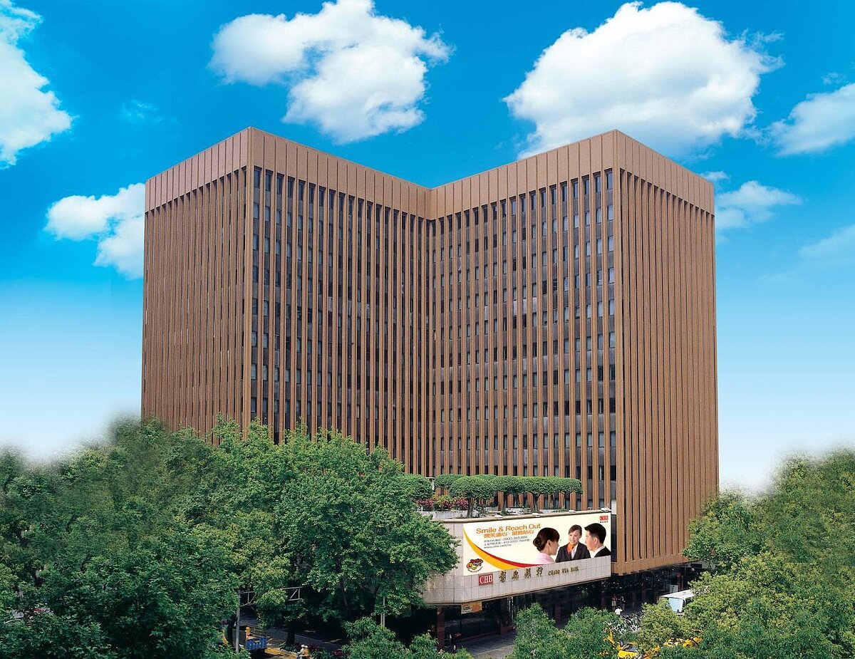 彰化銀行協助台北市北投區桃源段地主順利完成自主都更,以實際行動推動都市更新,圖為彰化銀行台北大樓。彰化銀行/提供