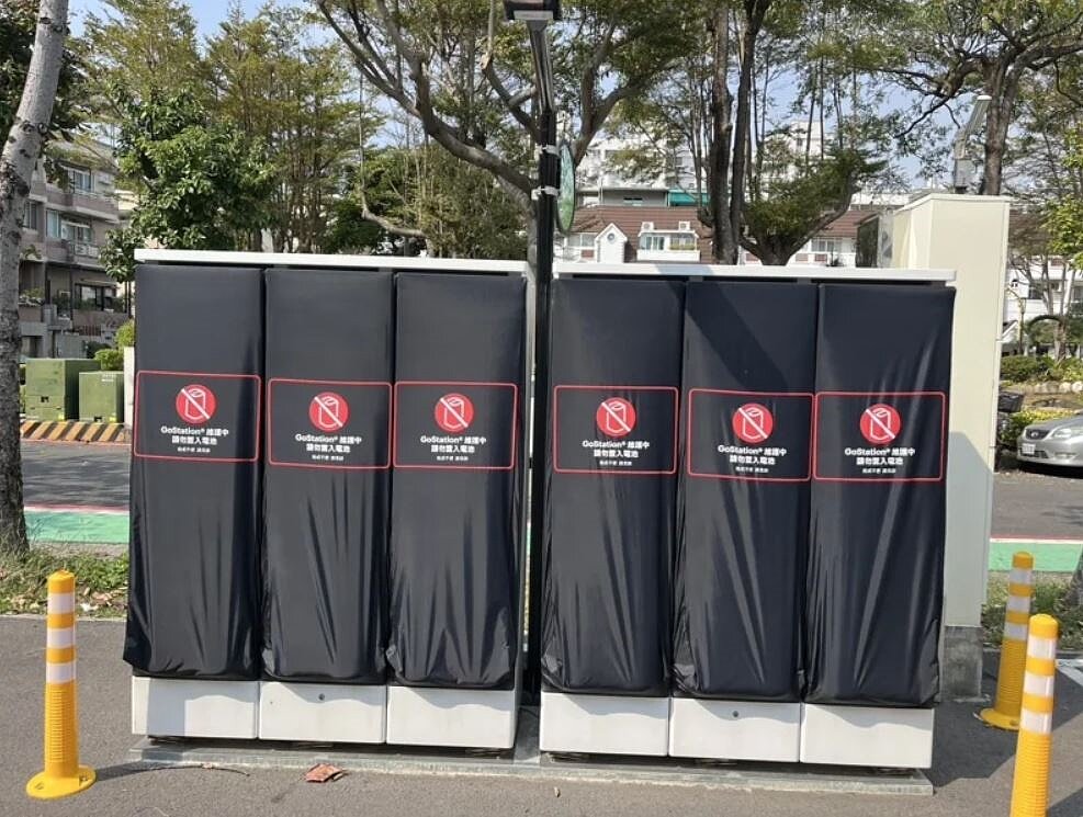 台南市議員林美燕接獲陳情指出不少公有停車場附設的電動機車換電站並未啟用,形同虛設,圖為大林路111巷停車場。圖/市議員林美燕提供