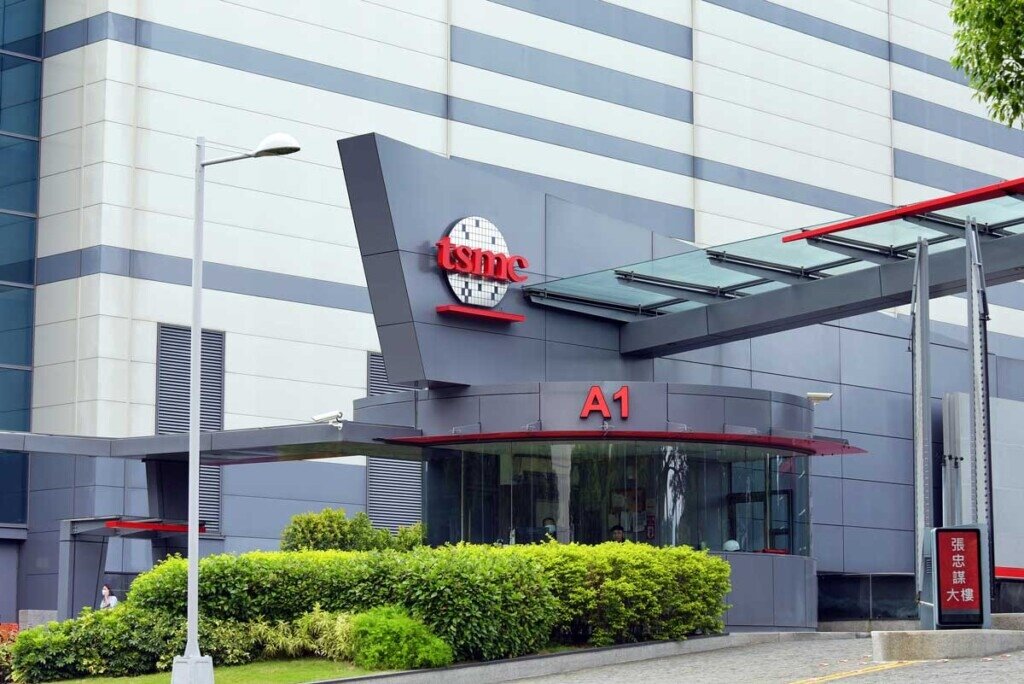 川普上任威脅到台積電的供應鏈,若移出台灣恐怕影響的不只是就業機會,連帶周邊的「台積概念房」也恐將出現震盪。