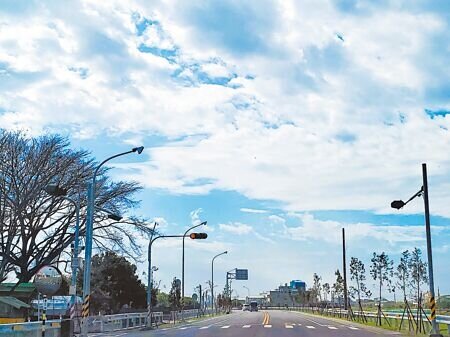 雲林縣道154乙線二期拓寬工程竣工,電線全部下地,重現天際線。(周麗蘭攝)