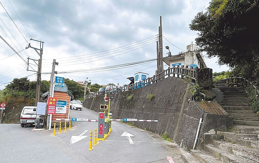 2025年農曆春節後,新北市交通局進行九份隔頂停車場整建工程,預計4月完工啟用,將可提供53格汽車停車位。圖/新北市交通局提供