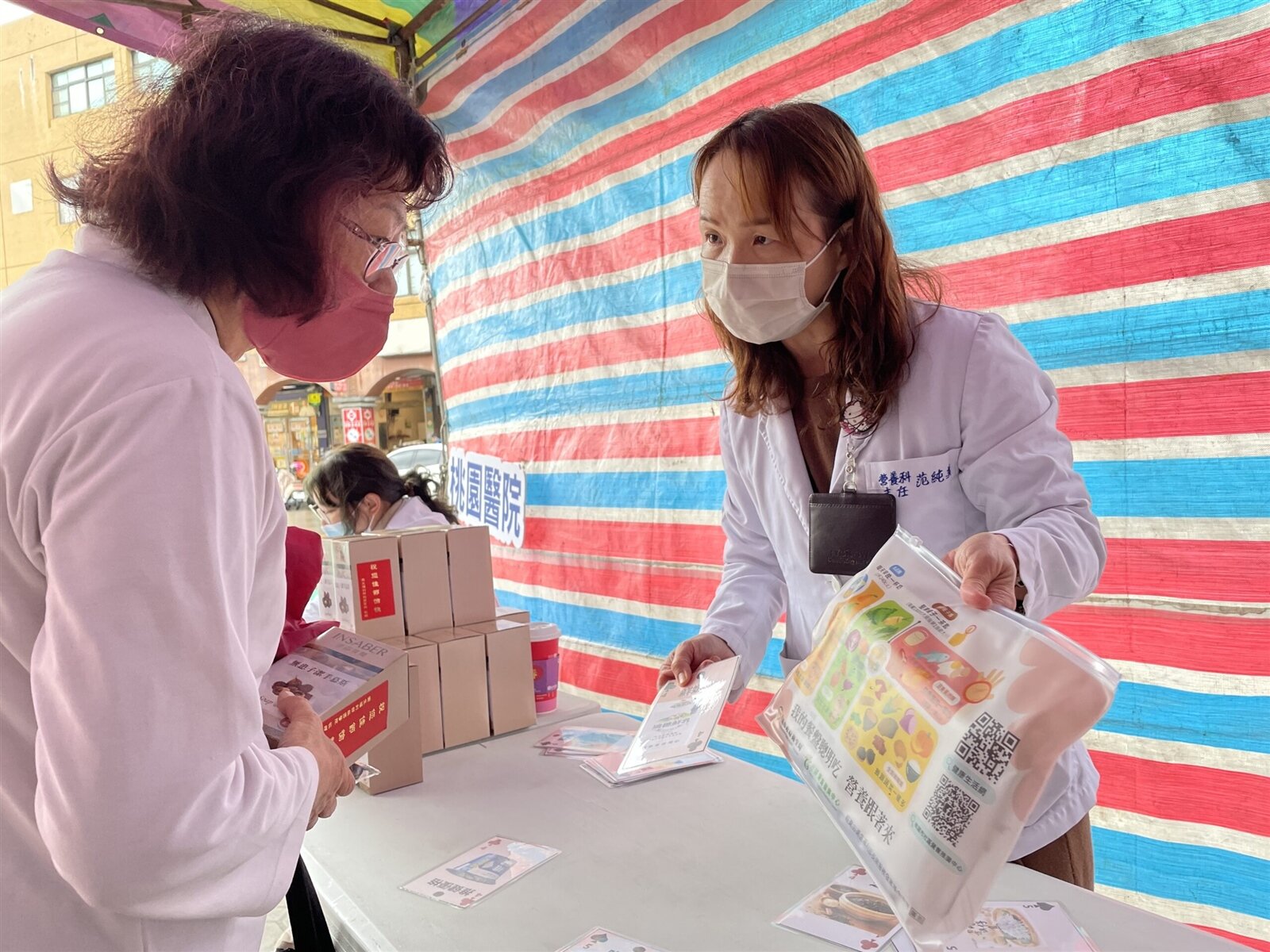 部桃營養科主任范純美提供女性健康保健的專業醫療宣導。圖:部桃提供