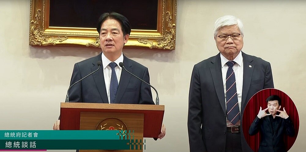 台積電宣布赴美擴大投資,總統賴清德(左)與台積電董事長魏哲家(右)於總統府召開記者會說明。圖/總統府提供