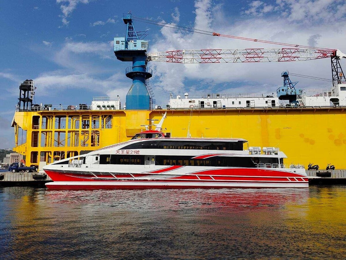 台東富岡往返綠島又有新船投入航線,客輪業者打造「天王星21號」新船近期抵達高雄港,預計3月28日首航富岡到綠島航線。圖/台東縣政府提供