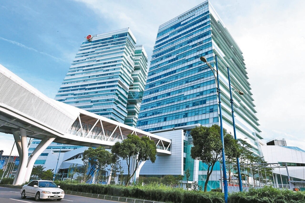 市場傳出外商保德信投信擬撤出台灣,中信金(2891)、玉山金(2884)有意購買,對此,兩家金控對此回應。圖為中信金控大樓(聯合報系資料照)