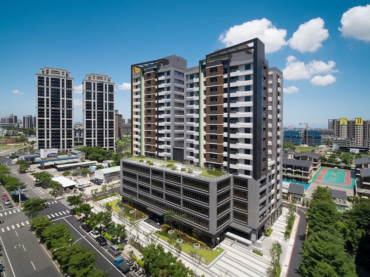 桃園社宅「中路二號」將於今年9月底滿租6年,桃園市府與住戶直接溝通,協助引介「包租代管」,解決未來租屋的疑慮。圖/桃園市都發局提供