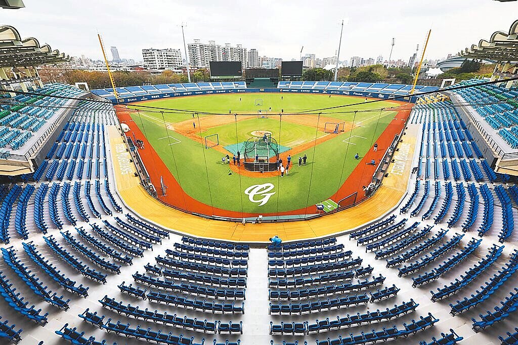 中華職棒新球季即將開賽,新莊棒球場升級更新6項目,於9日測試賽亮相。圖/新北市體育局提供