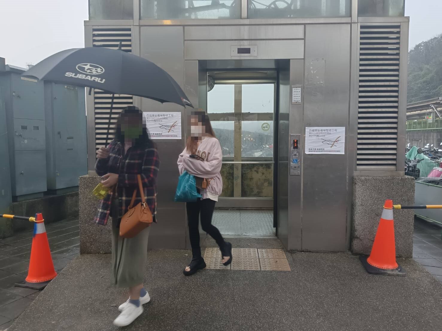 基隆市政府設在百福車站旁、實踐橋頭（出口1）的電梯，10日起停用，市府將汰換更新電梯，預計6月間完工。記者邱瑞杰／攝影 