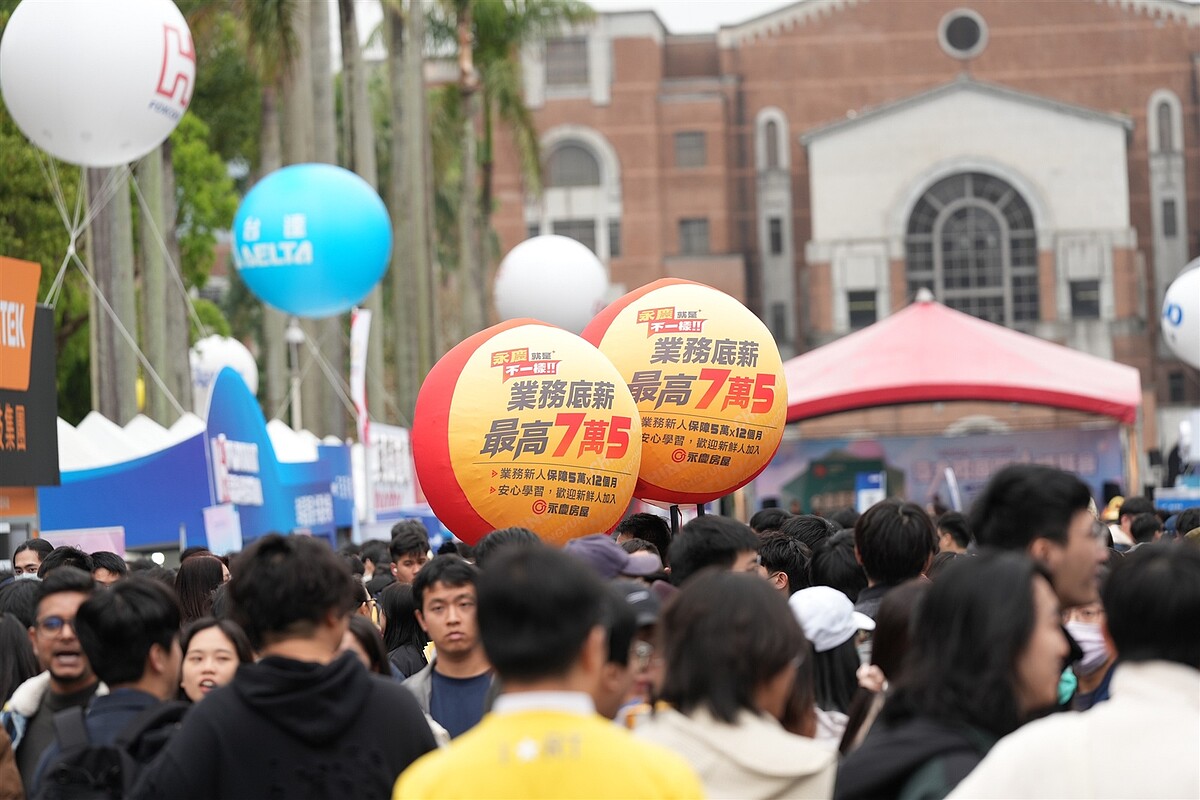 永慶房屋業務工作提供「高底薪、高獎金」的就業條件,業務光是底薪最高可達7萬5,獎金另外計算。圖/永慶房產集團提供