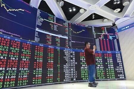 
台股走勢已較主要亞股強勢，顯示內資護盤不讓台股崩跌、保衛年線的決心強烈。圖∕本報資料照片
