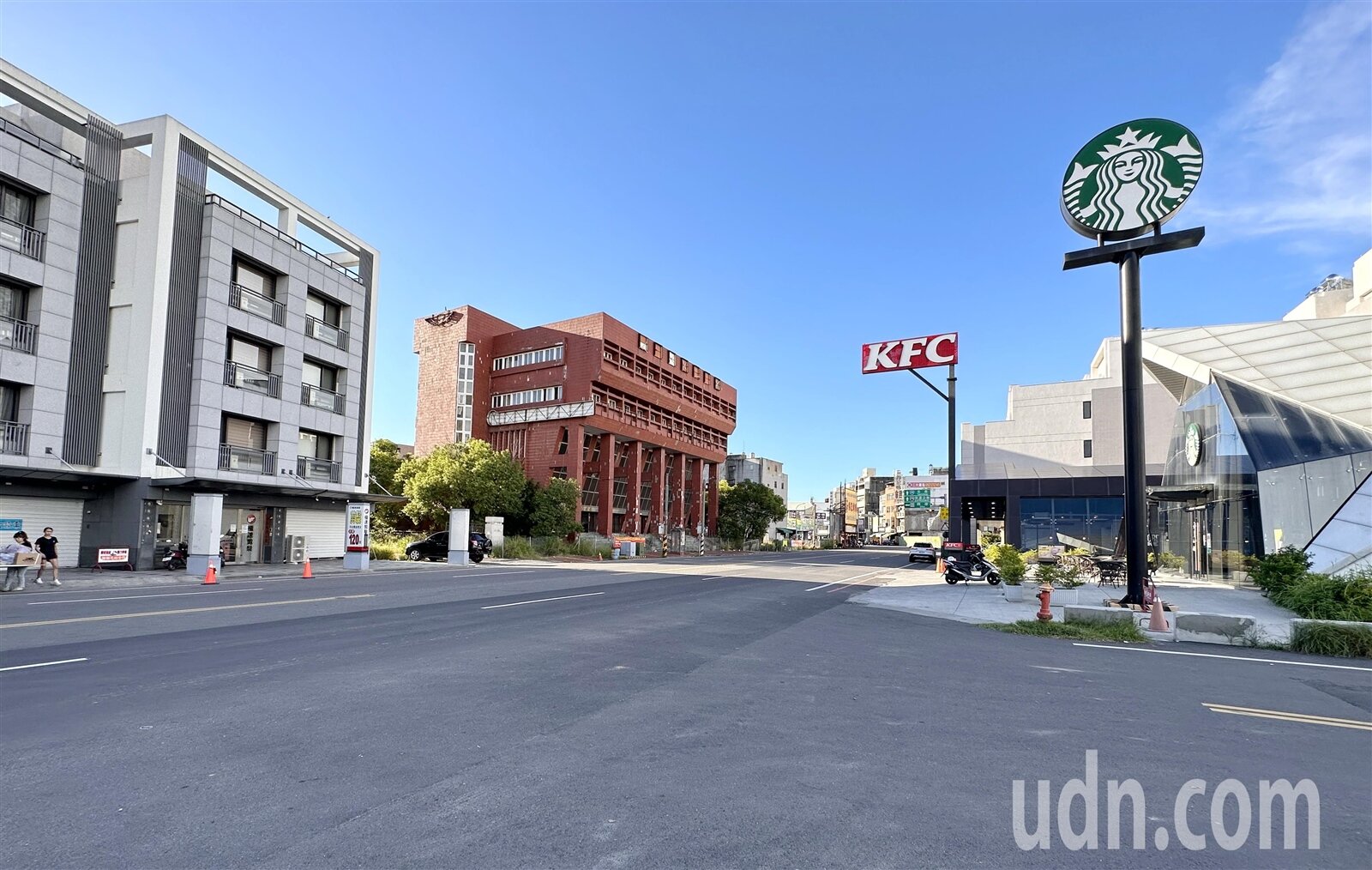 北港華南路星巴克所在地附近，名店群聚，又有轉運站將開發，被視為北港的新蛋黃區。記者蔡維斌／攝影 