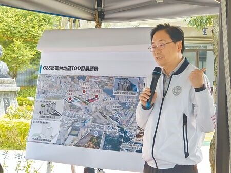 
桃園市長張善政11日會勘捷運綠線中壢延伸線G28站中壢富台國小遷校案，目前規畫中，富台國小研擬搬遷到附近南亞公園及停車場等國有地，校地增加近3倍，現址則與捷運站聯開，緩解居民停車需求。（賴佑維攝）
