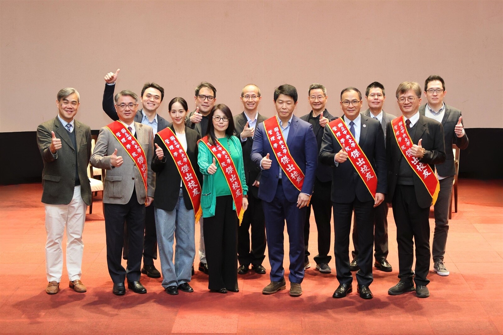 中央大學管理學院歡慶四十周年,表揚第14屆傑出校友,共有六位,在各自領域發光發熱。圖:中央大學提供