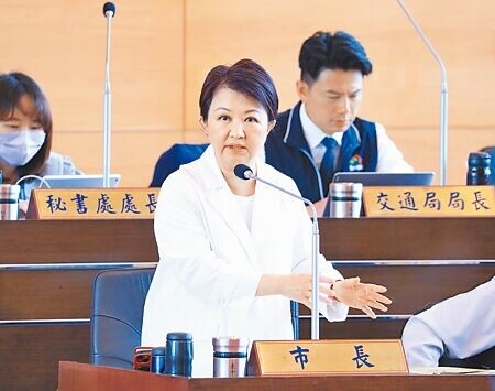 
台中市長盧秀燕12日表示，台中規畫興建大巨蛋，但市府拿不出錢，將積極引資。（陳淑娥攝）
