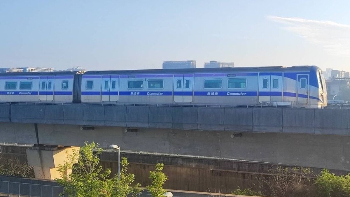桃園機場捷運因號誌設備檢修突然發生離線,導致列車進站改以手動停靠。圖/桃捷提供