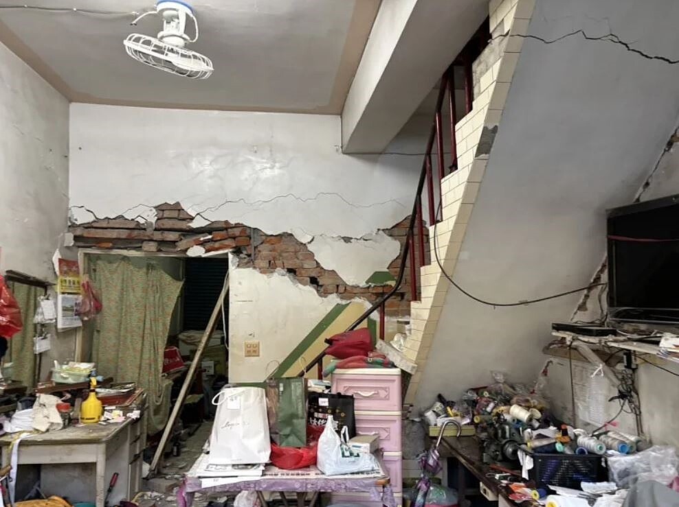 台南市楠西市場被震成危樓,重建工程拆除作業計畫預計於4月開工。圖/台南市經發局提供
