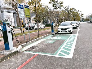 台南市區停車難　充電停車格卻閒置