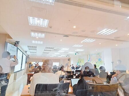 台北市都委會20日審議樟新停車場基地用地變更為社福及機關用地,委員均無意見通過,基地將興建樟新社會住宅。(予菱攝)