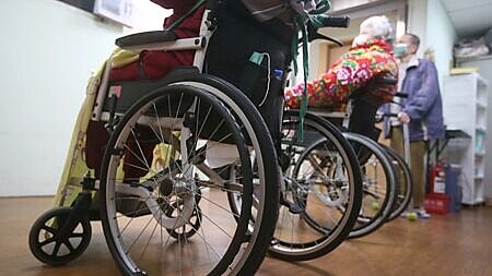 面對超高齡社會,人工智慧代理人能追蹤生理數據,更能夠進行有意義的對話,減輕長者的孤獨感。圖∕本報資料照片