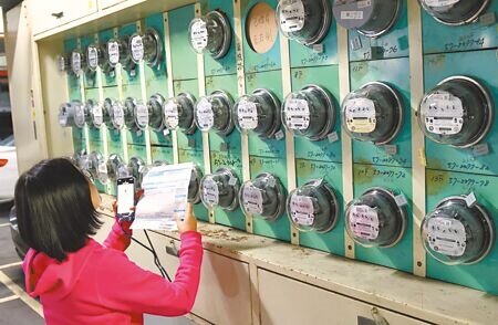 經濟部電價審議委員會確定28日召開,執政黨盼爭取擱置在立院的1,000億追加預算撥補到位,盼以撥補換電價緩漲或凍漲。圖∕本報資料照片