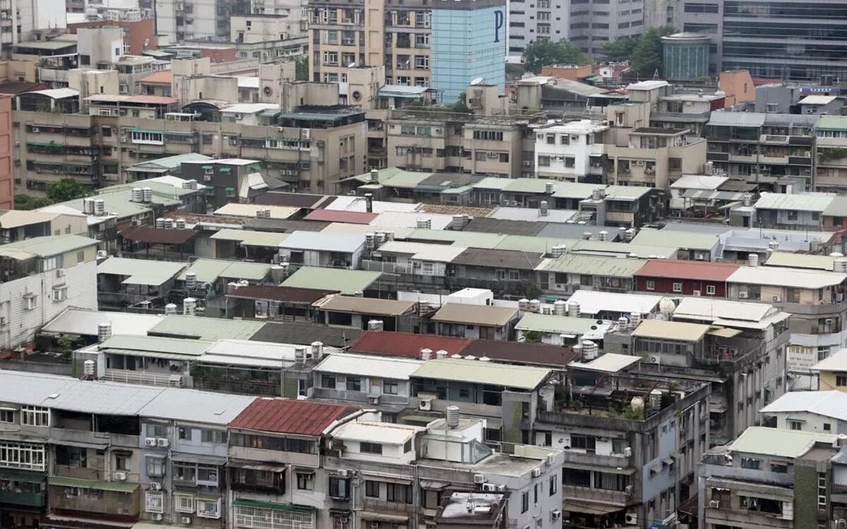 房屋稅2.0自去年7月上路,財政部26日發布解釋令,說明都更、危老、新市鎮等房屋稅優惠計算方式,採「從優」原則。聯合報系資料照