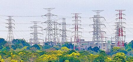 政府祭出電價「凍漲」,仍難救台電虧損。(本報資料照片)