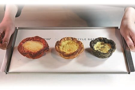 
韓國爆款甜點「the Truffle Bakery」的三色「可頌塔」，即日起至4月24日於台北晶華酒店開賣。圖∕姚舜、台北晶華酒店
