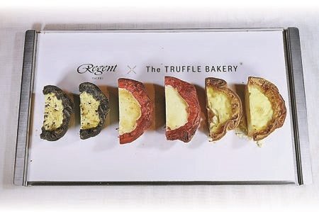 
韓國「the Truffle Bakery」的「可頌塔」，外層酥脆蓬鬆、內層滑順綿密，且有三種口味，每種口味各兩個售價880元。圖∕姚舜、台北晶華酒店
