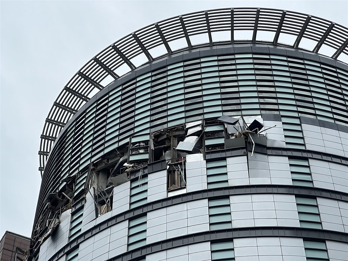 台中新光三越2月13日氣爆釀5死30多人輕重傷，至今仍無人被列過失致死罪嫌「被告」。聯合報系資料照 