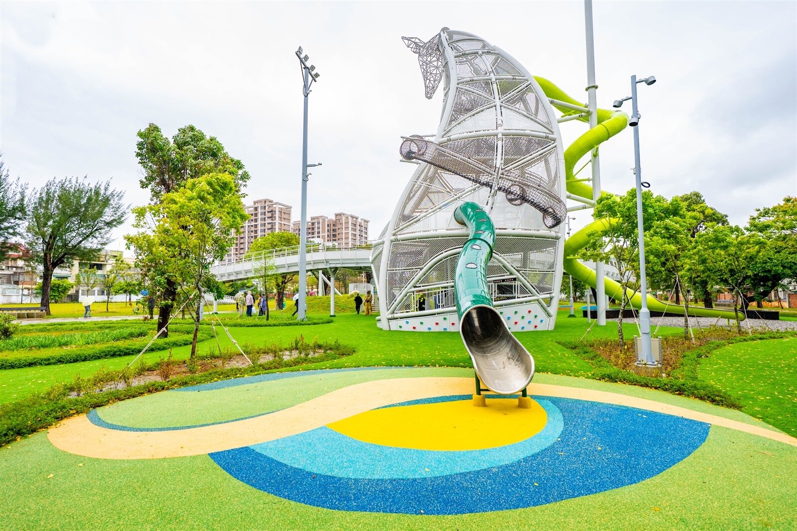 全桃園最高溜滑梯在楓樹腳公園。圖：市府提供