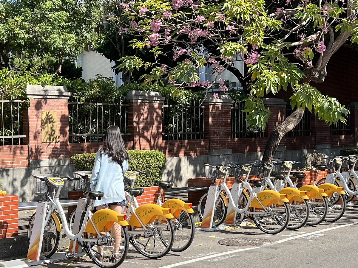 台中市4月1日起,民眾未投保公共自行車傷害險,將無法租借YouBike 2.0E電輔車。記者陳秋雲/攝影