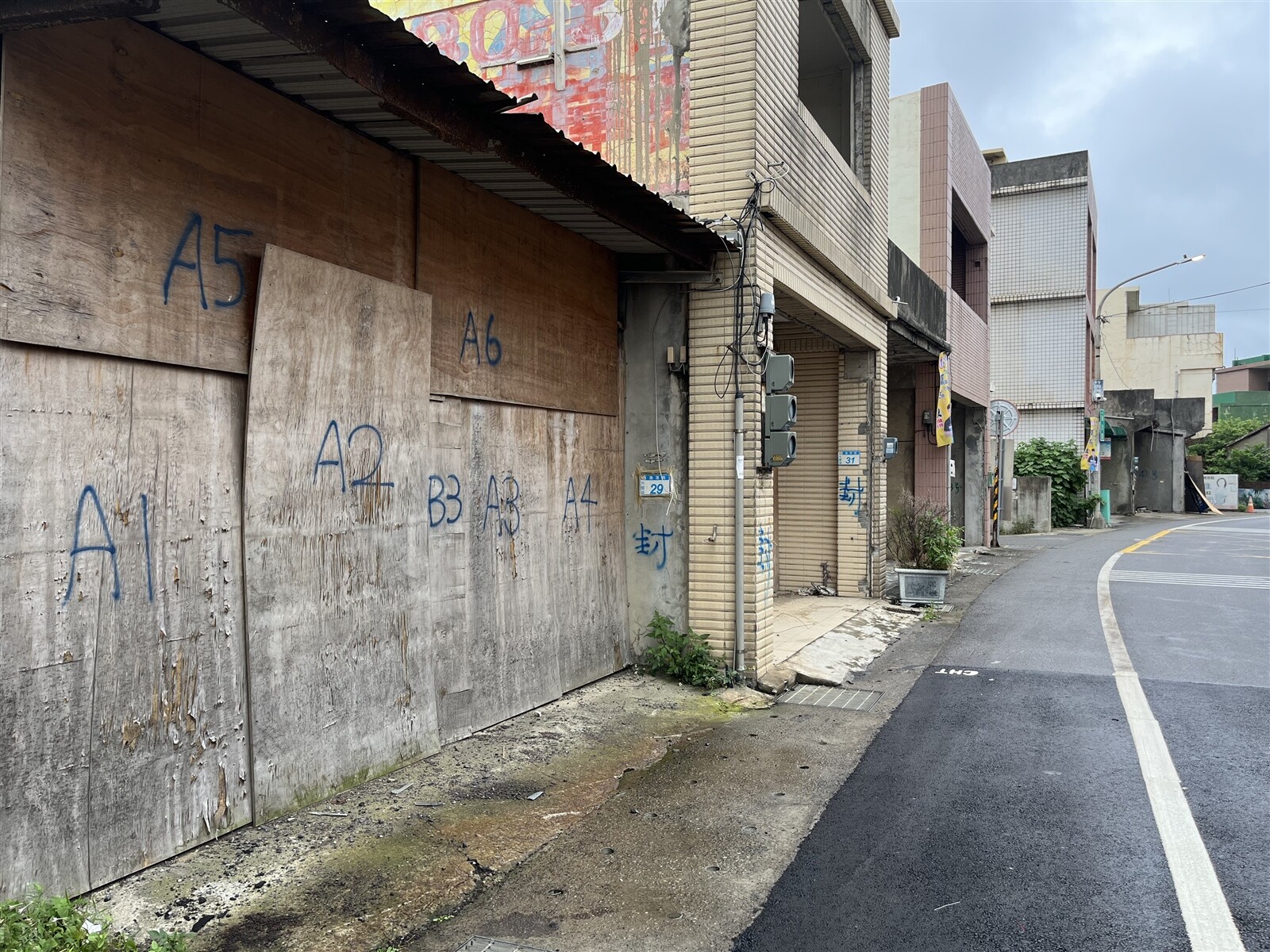 桃園城市風貌新舊差異大，老舊建築也存在安全問題，市府推都市更新，今成立住宅及都市更新中心。記者陳俊智／攝影 