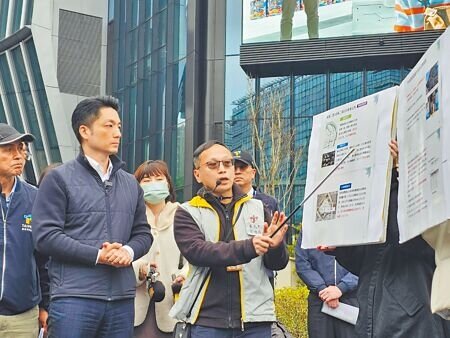 
南港LaLaport開幕後即將迎來第一個連假，周邊南港展覽館也將同時舉辦寵物展，交通將是北市府一大考驗，台北市長蔣萬安（左二）1日前往視察，緊盯交通配套措施。（謝佳君攝）
