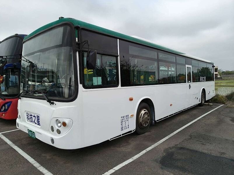 竹市73路公車即日起尖峰時段升級大型低底板公車。圖/新竹市交通處提供