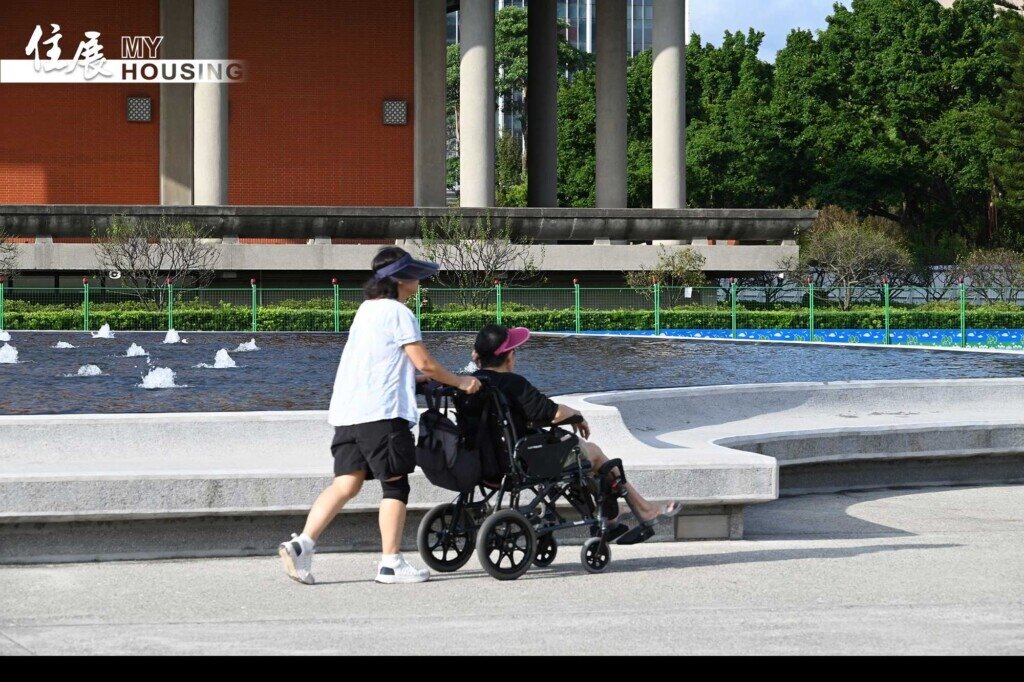 時刻關注自家長輩,若有失智前兆即可適時採取對策,避免意外發生。