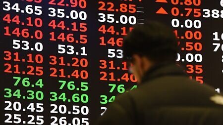 台股分析師認為,年線上揚發揮中長期保護短中期效果、關稅利空已激烈反應、外資不再偏空是台股有利因素。圖∕本報資料照片