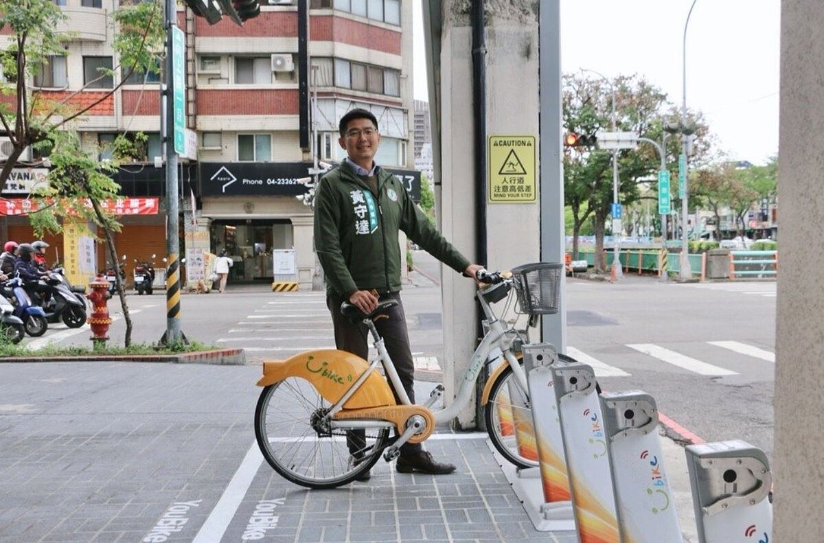 台中市西區大益停車場為全市首座位於騎樓的YouBike站,上月啟用。圖/中市議員黃守達提供