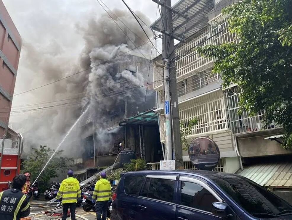 新北市鶯歌區一場大火奪走母女2條人命,狠心丈夫黃姓男子涉嫌縱火害命,警詢後今天依公共危險及殺人罪嫌移送新北地檢署偵辦。記者王長鼎/翻攝