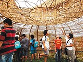 新屋「面具屋」　手編稻草美景