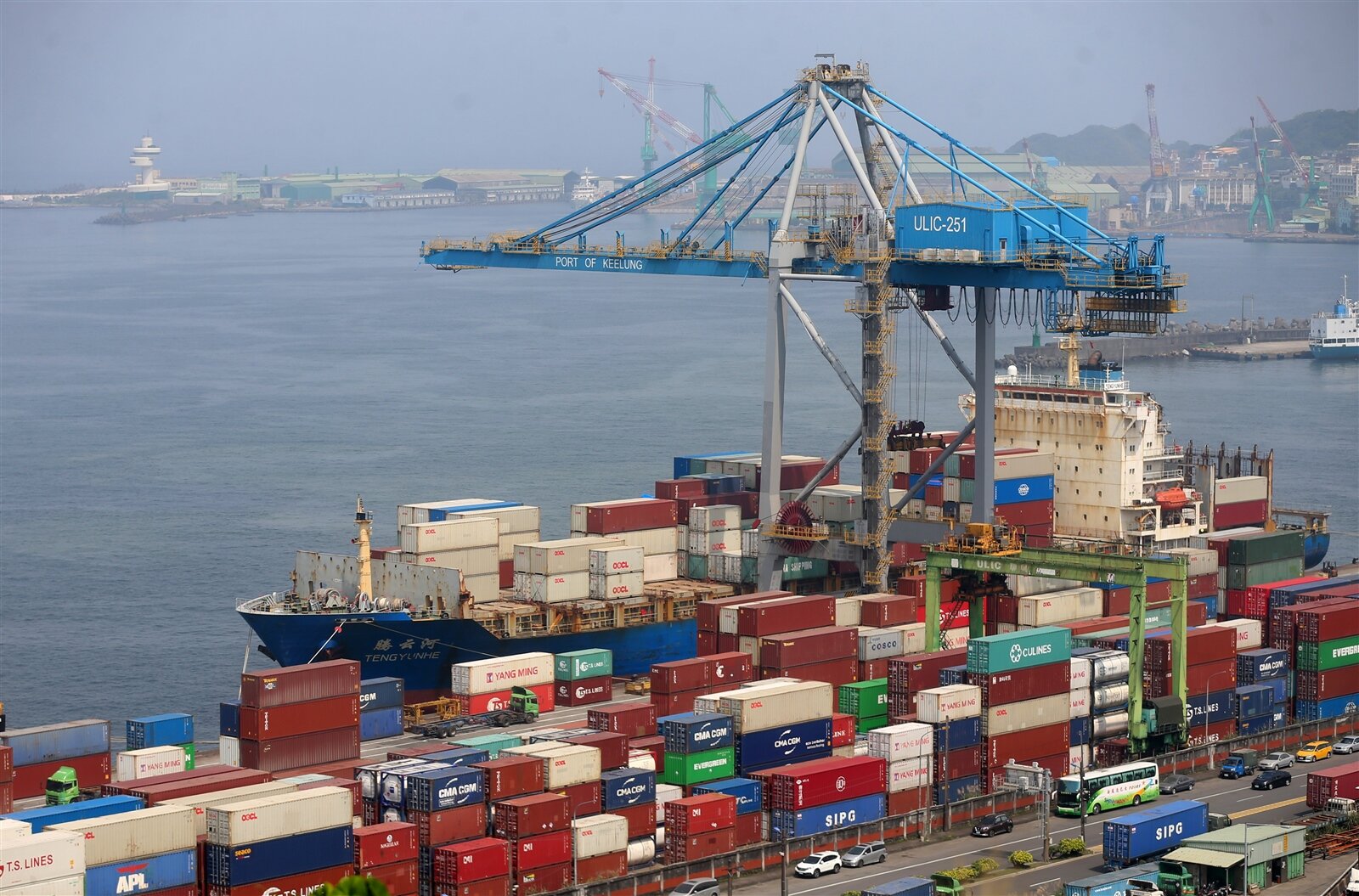 川普對我課32%關稅，遠高於日韓，恐衝擊我產業競爭力。 圖／聯合報系資料照片