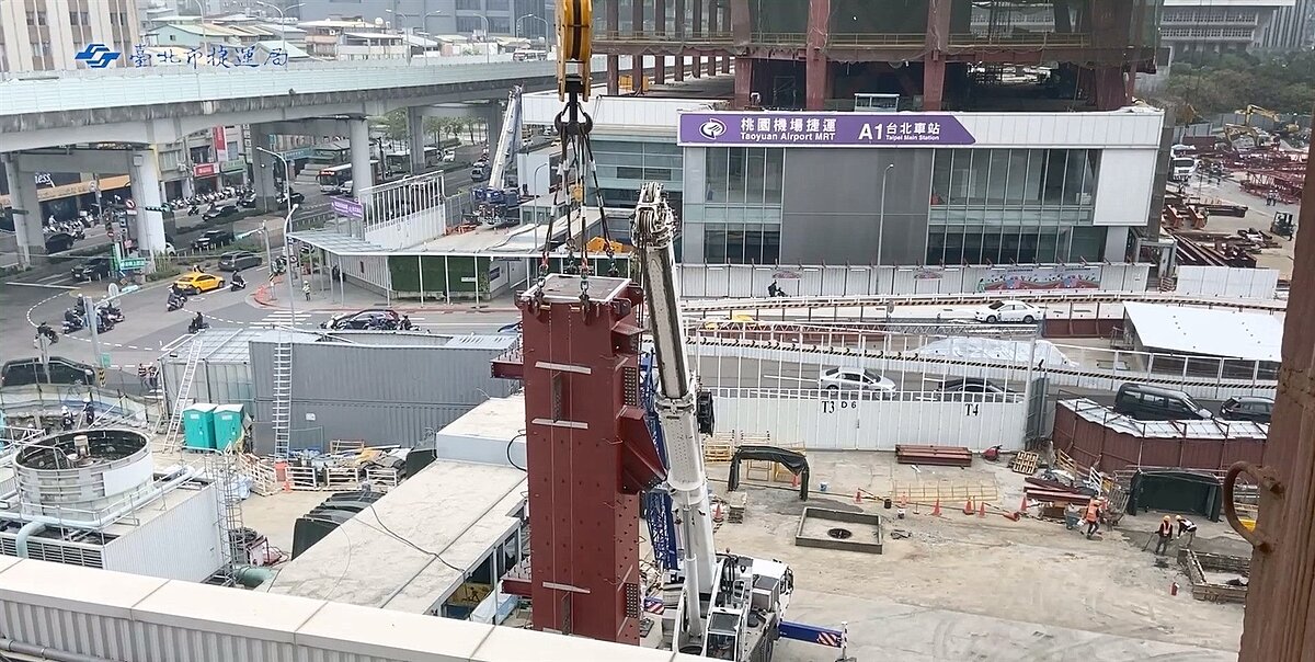 台北雙星目前正進行鋼構吊裝及樓板施工。圖／台北捷運工程局提供