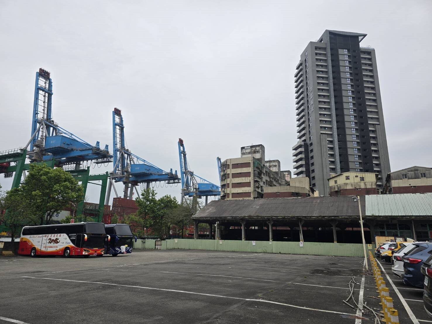基隆市政府在中正路舊公車修理場規畫建新市政大樓，採公辦都更方式徵求投資者，近日將辦理招商說明會。記者游明煌／攝影 
