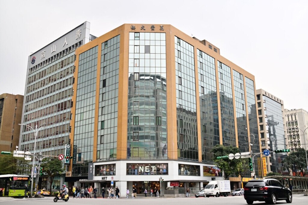 買方著眼老商辦後續重建效益,是近期大齡辦公室交易增溫的關鍵。圖/信義全球資產公司提供