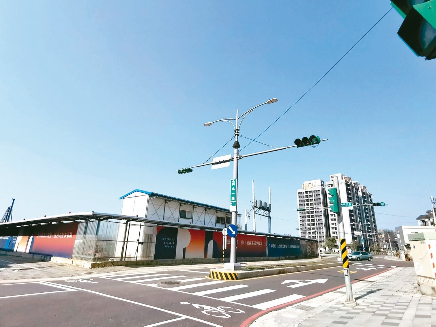 桃園市中壢地區生活2號道路興建延宕近10年，機捷A20站重畫區已完成，建商紛紛購地開發建案。記者曾增勳／攝影 