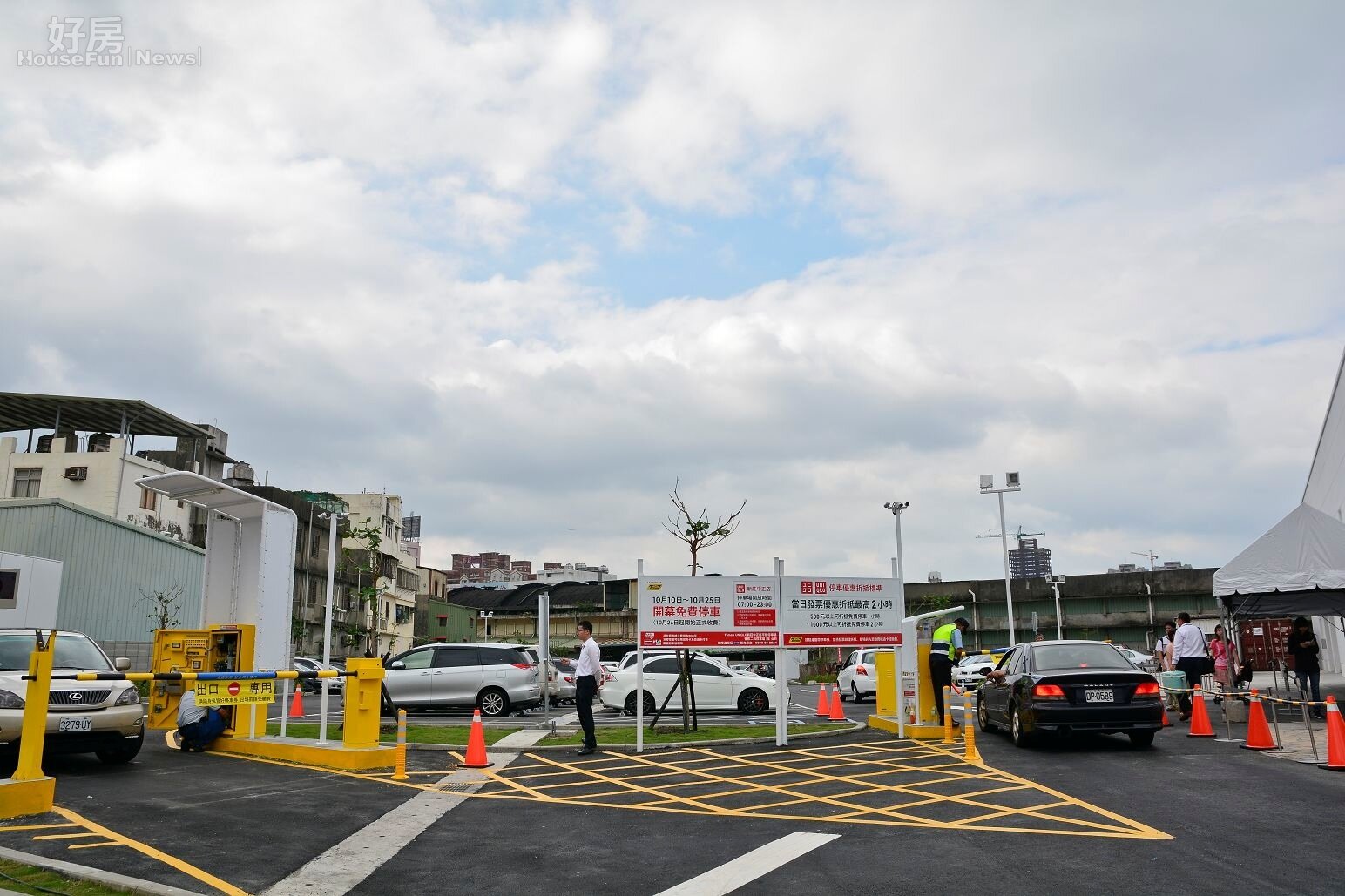 全台最大uniqlo門市新莊店,店面占地龐大,擁有三個汽車停車場,圖為第一停車場。(好房News記者 陳韋帆/攝影)