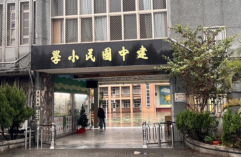 苗栗縣政府教育處盤點出三義鄉建國中國小等7校有閒餘空間，可用來設置公托中心。圖／讀者提供