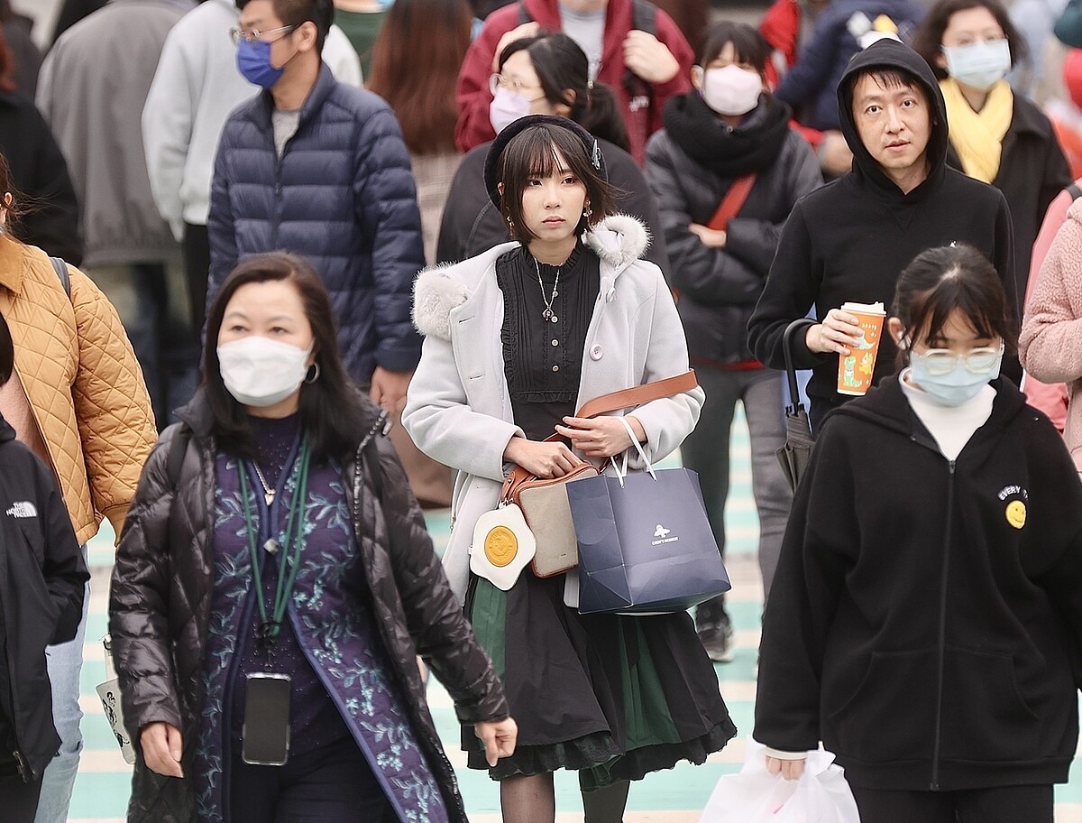 天氣風險公司資深顧問吳聖宇指出，跨年、元旦天氣，預估冷空氣不強，台北市低溫15至18度，「想看煙火記得往北、東側移動，想看日出則是西半部比較適合」。聯合報系資料照 