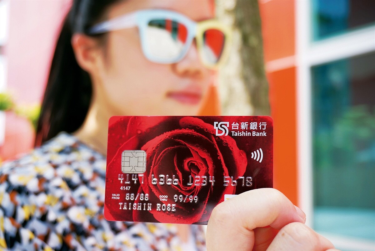 台新銀公布明年度最新的權益切換和回饋方案。(圖/台新銀行提供)