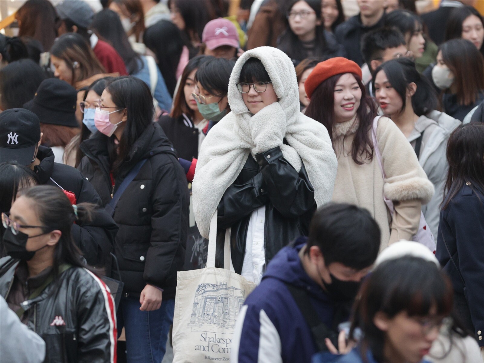 明天至下周一入冬以來首波強烈大陸冷氣團挾乾空氣南下，天氣晴冷。本報資料照片 